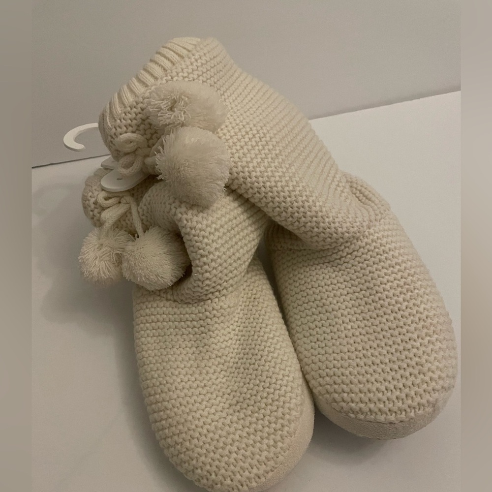 Xhilaration Knit Pom Pom Sweater Bootie Slippers M (shoe size 7-8) Ivory Color